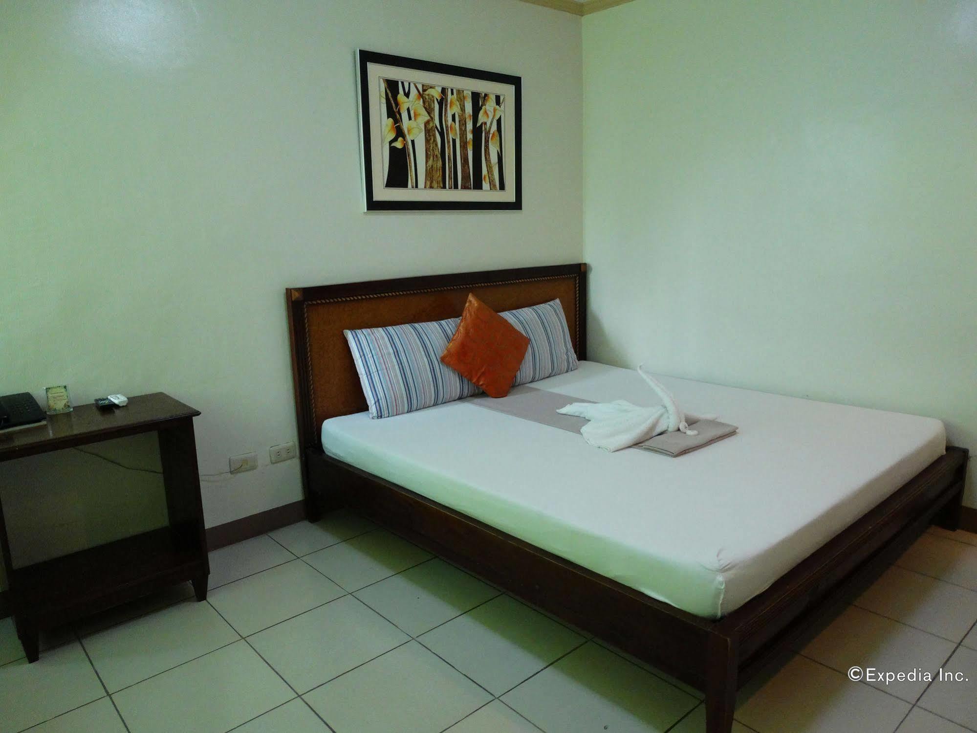 Sun Avenue Tourist Inn & Cafe Tagbilaran City Exterior photo
